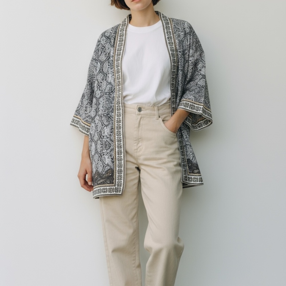 Max Studio Kimono-style Women's Size M Lightweight White, Gold, Black Jacket